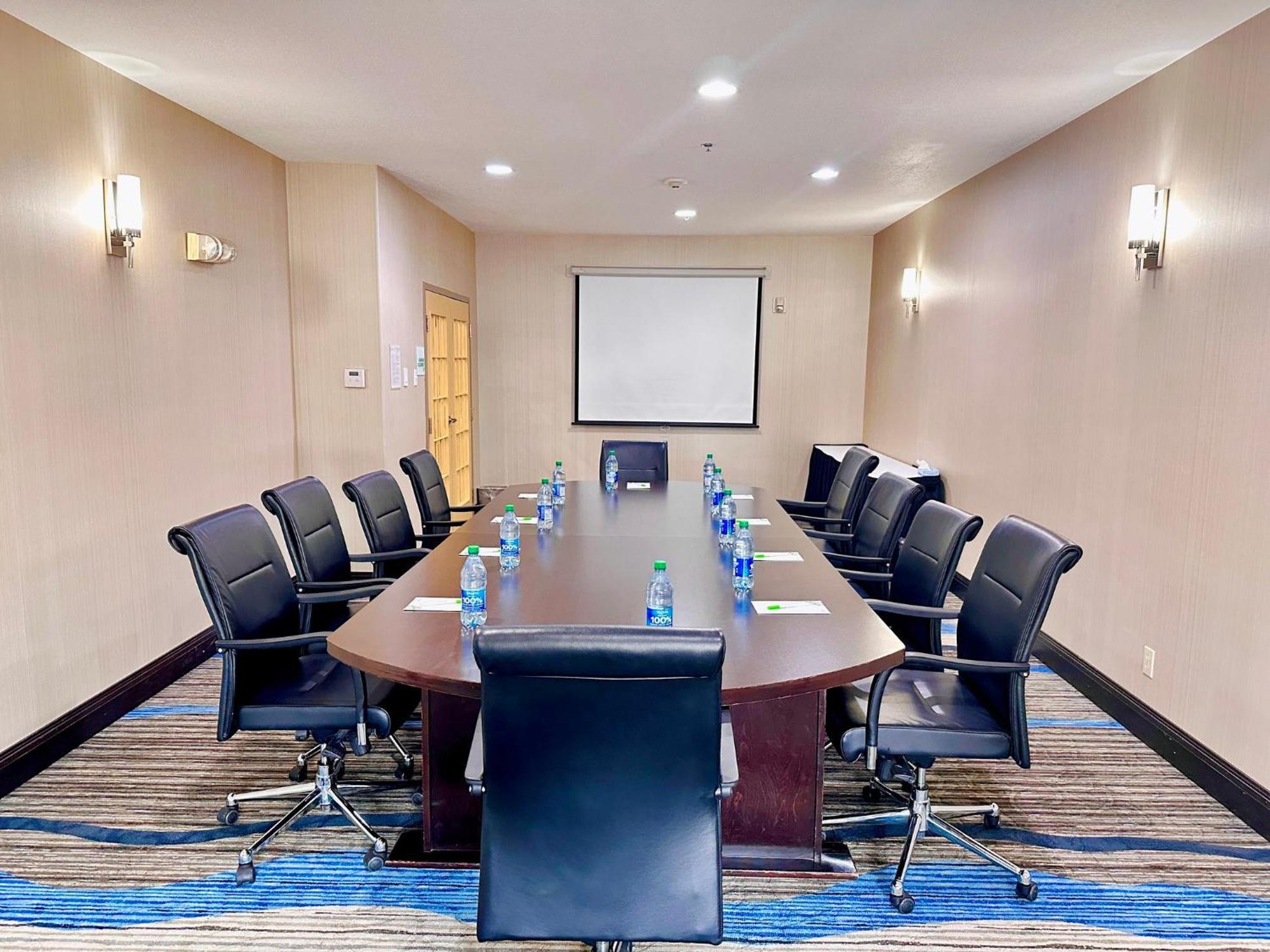 Holiday Inn Hotel & Suites Regina By Ihg Экстерьер фото